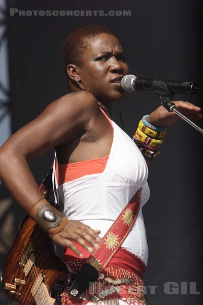 INDIA ARIE - 2006-08-25 - SAINT CLOUD - Domaine National - Scene de la Cascade - 